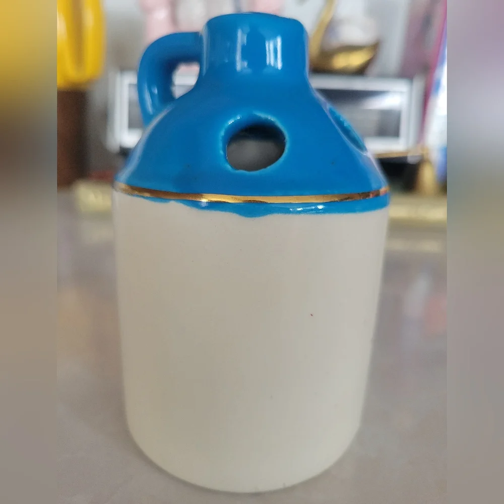 Blue and White Churchill Downs Pencil Holder